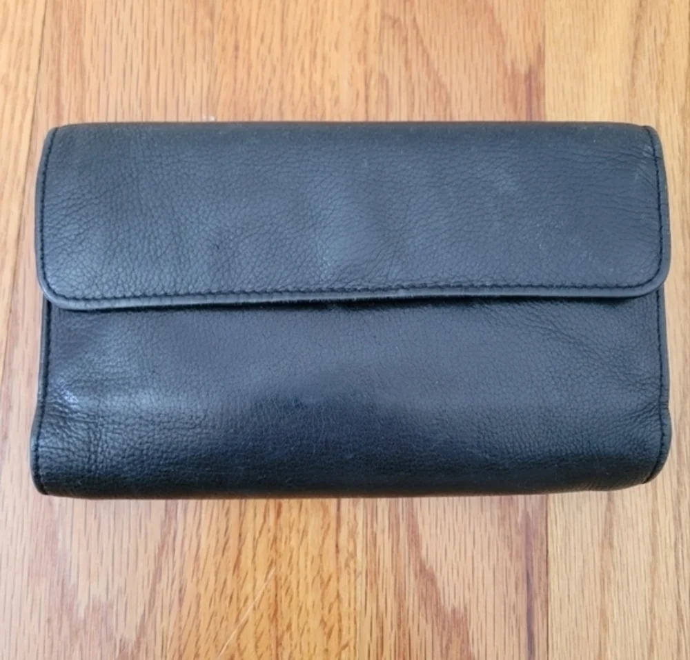 Wilson's Black Leather Women's Wallet with Coin Purse Pocket‎ Lots of Card Slots